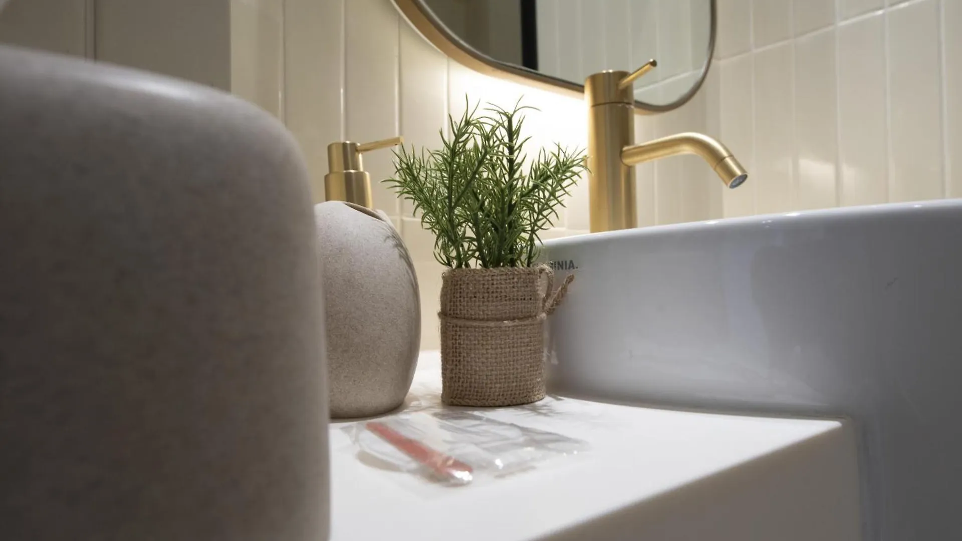 Modern & Business Travel Ready Studio At Upside Living Dubai Apartment